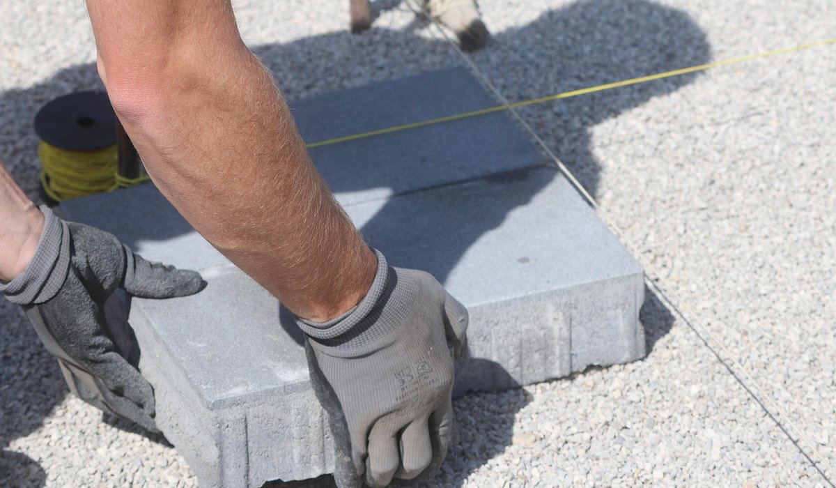 Laying a Garden Path with Natural Stone